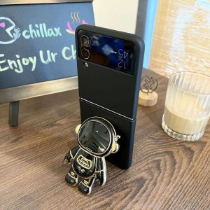 Z Flip 4/3 Case with Astronaut Stand