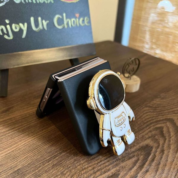Z Flip 4/3 Case with Astronaut Stand - Image 10
