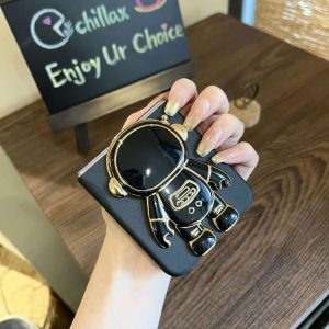 Z Flip 4/3 Case with Astronaut Stand