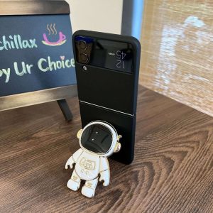 Z Flip 4/3 Case with Astronaut Stand