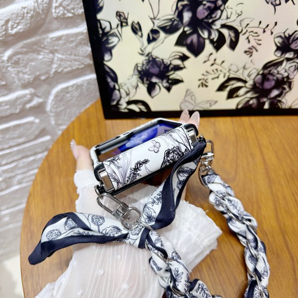 Samsung Galaxy Z Flip 7/6/5 retro black and white flat plant pattern full cover phone case, with the same color silk scarf/bracelet, exquisite line plant pattern phone case - Image 4