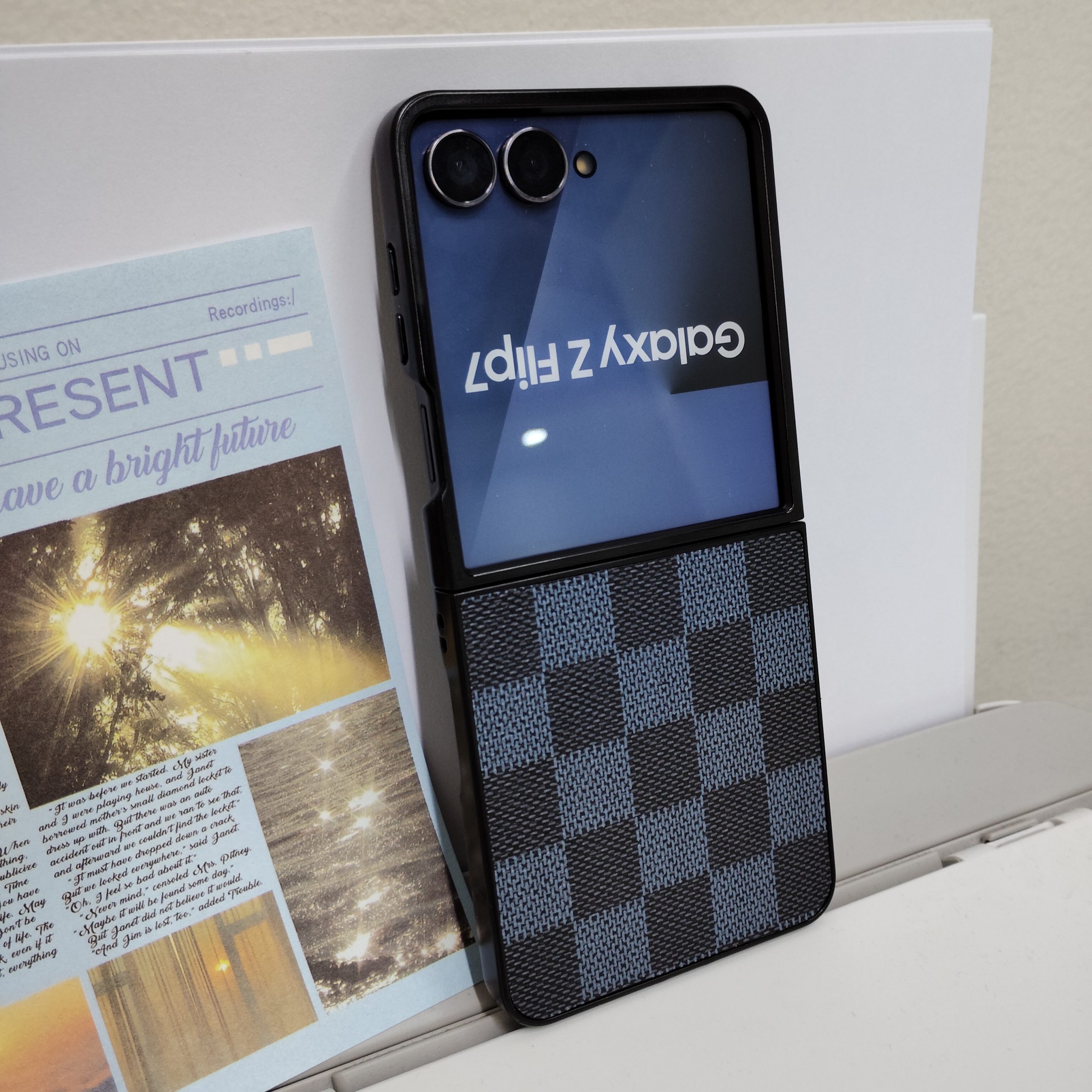 Samsung Galaxy Z Flip 7&6&5 Simple Checkered Pattern Phone Case - Image 2