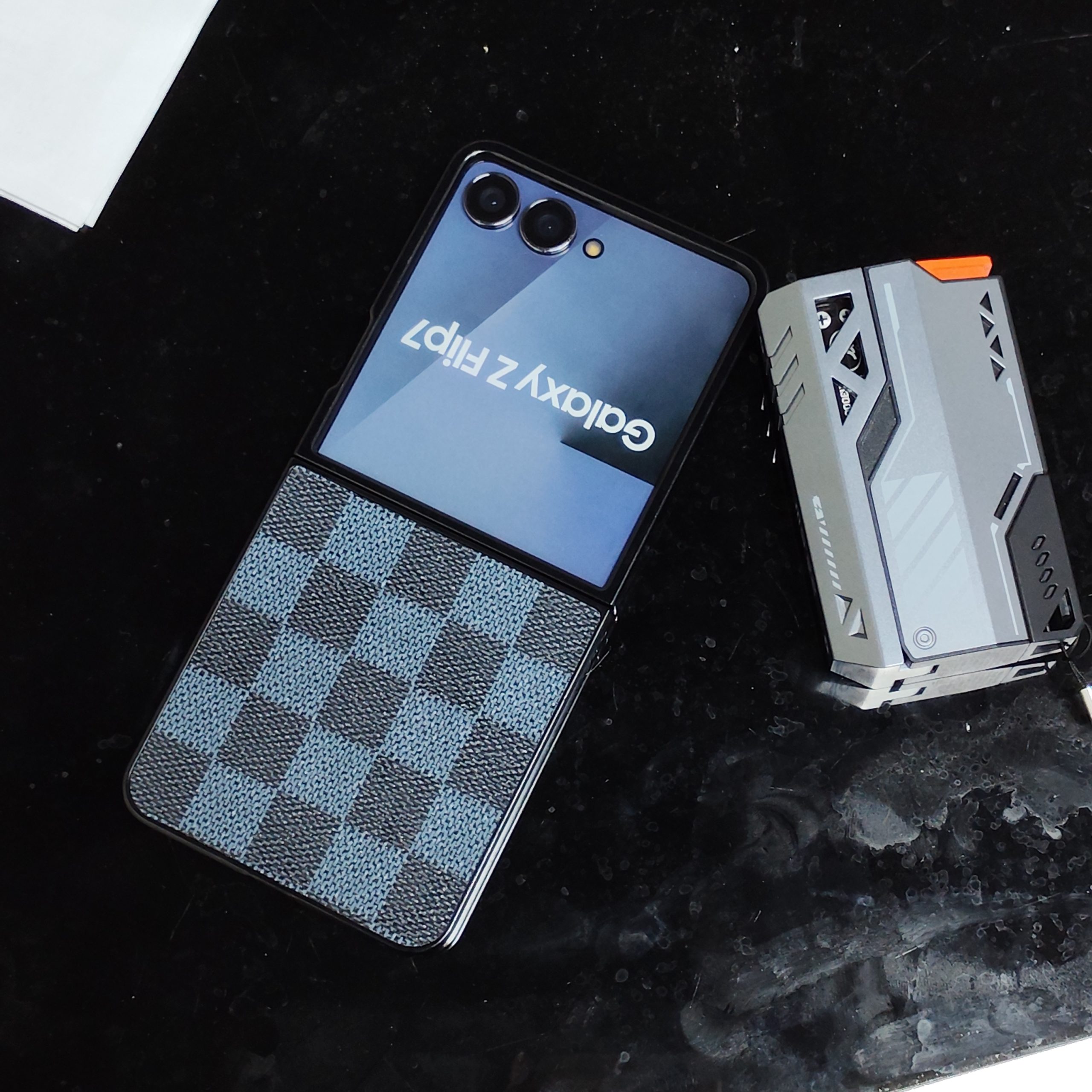 Samsung Galaxy Z Flip 7&6&5 Simple Checkered Pattern Phone Case - Image 3