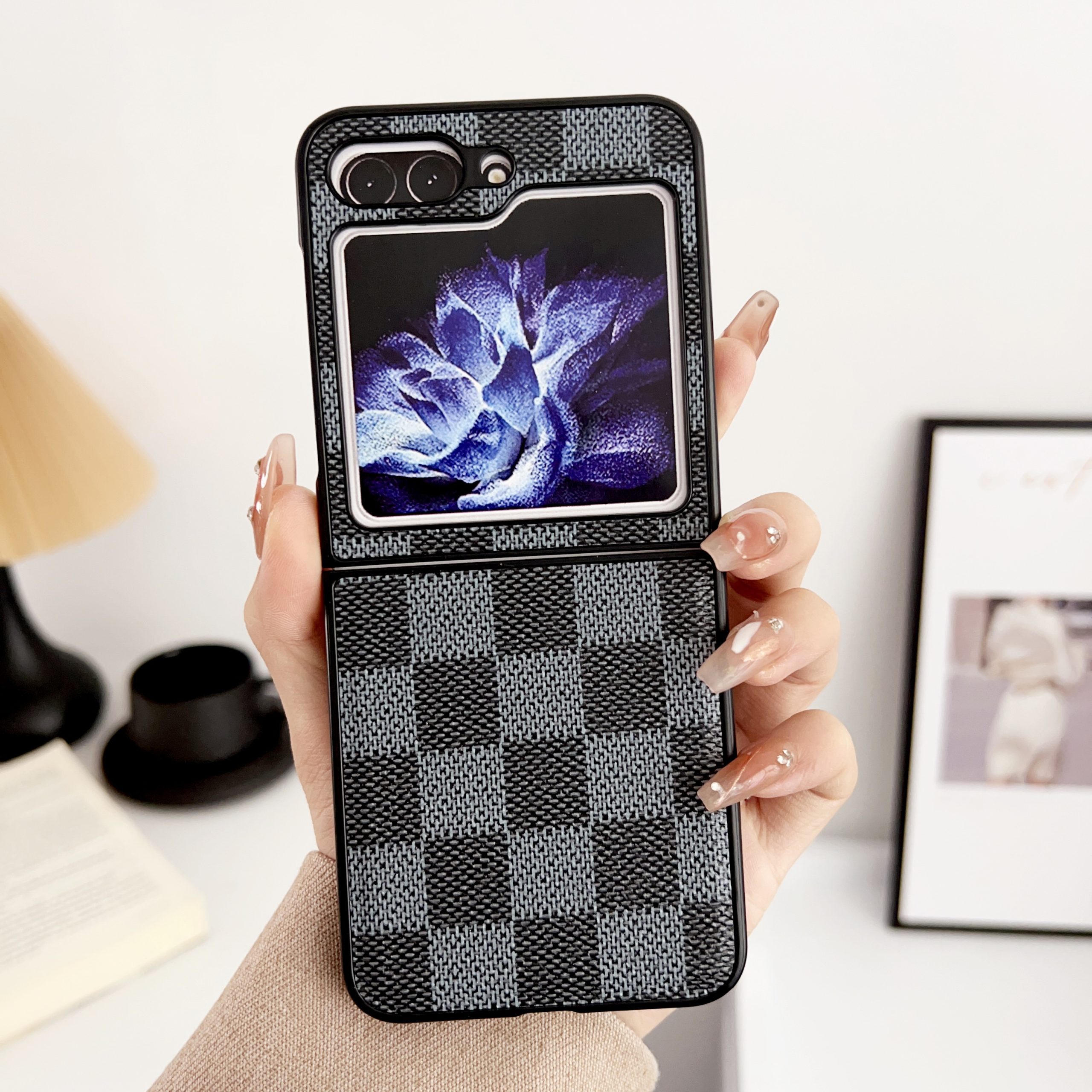 Samsung Galaxy Z Flip 7&6&5 Simple Checkered Pattern Phone Case - Image 9