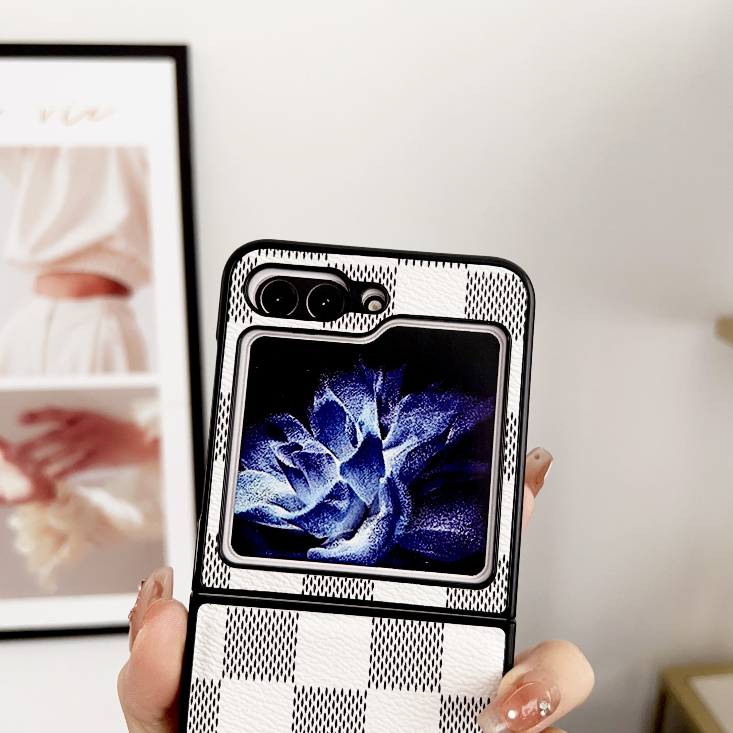 Samsung Galaxy Z Flip 7&6&5 Simple Checkered Pattern Phone Case - Image 5